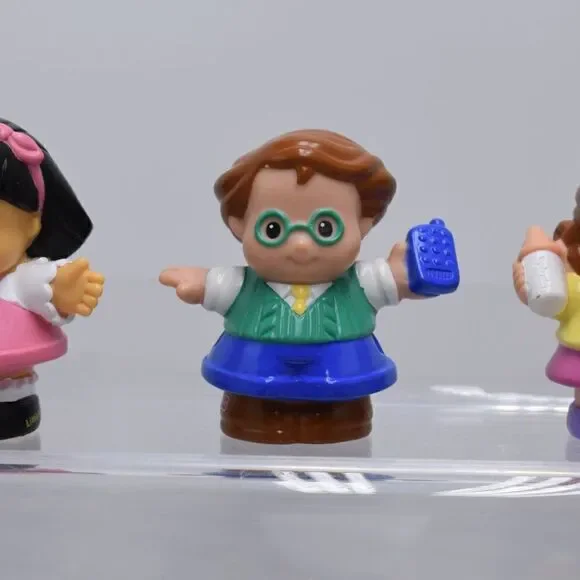 Vintage 2002/03 Fisher Price Little People Mixed Lot of 10 Mini-Figures - Picture 3 of 9